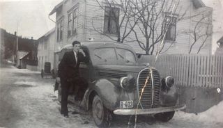 Aksel Tofte med 1939 Ford Van V8    foto: Torbjørn Lura