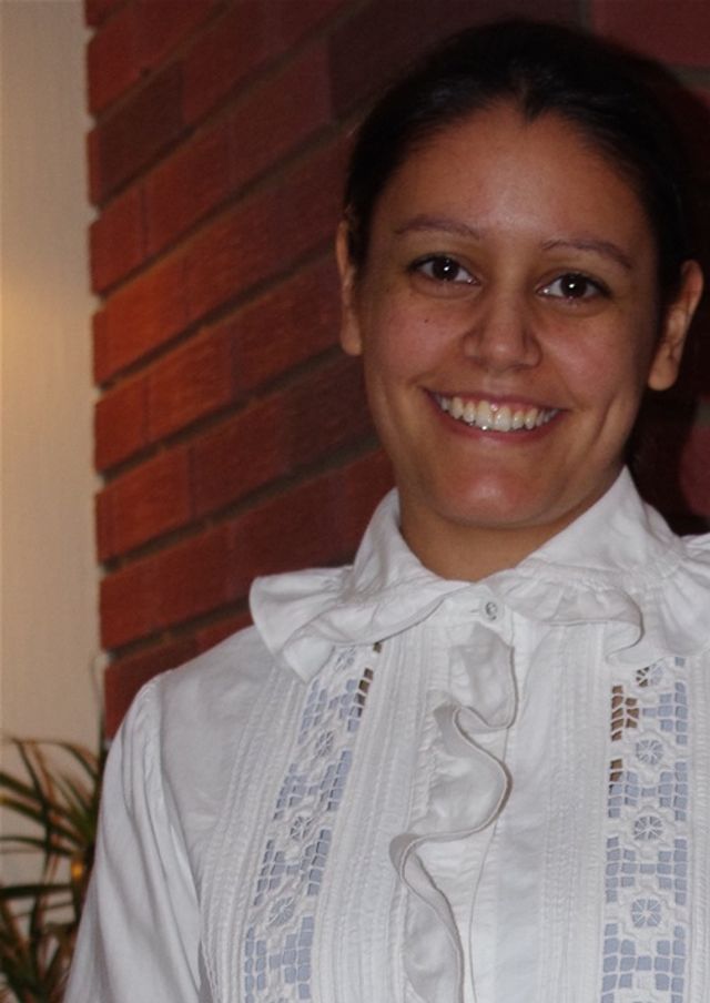 Dotter mi Ida Matilde Sæbø som Røysataus i  Ingeborg Sofie Andersdotter Sjo (Soffio) si nattskjorte.