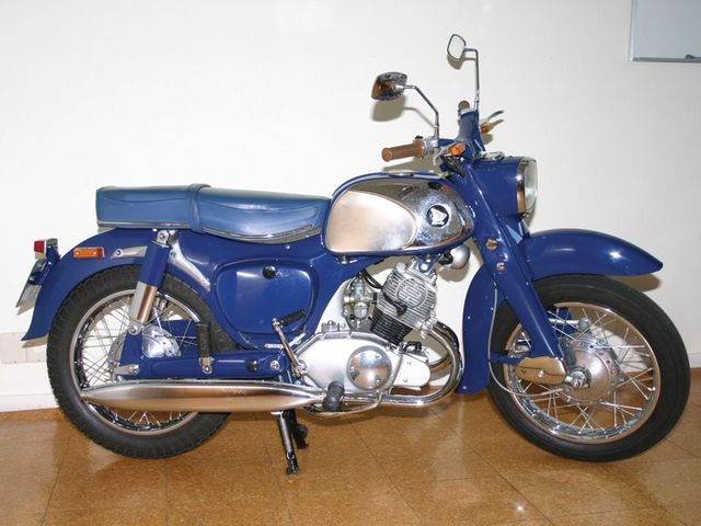 Honda Benley 125cc, Twin Motorcycle 1962. Heilt lik den som Nils Magne Kloster og seinare Odd Emil Sjo hadde.